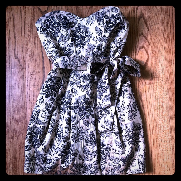 AKIRA Dresses & Skirts - Akira Black Label Strapless Mini Dress Sz Medium